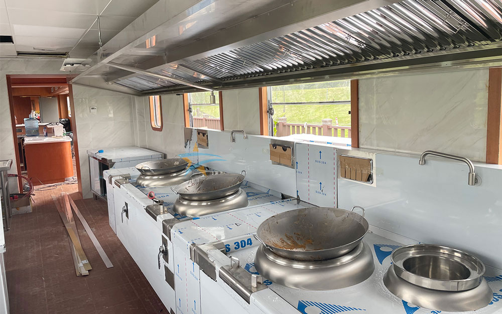 火車主題餐廳廚房工程主廚區(qū)施工現(xiàn)場