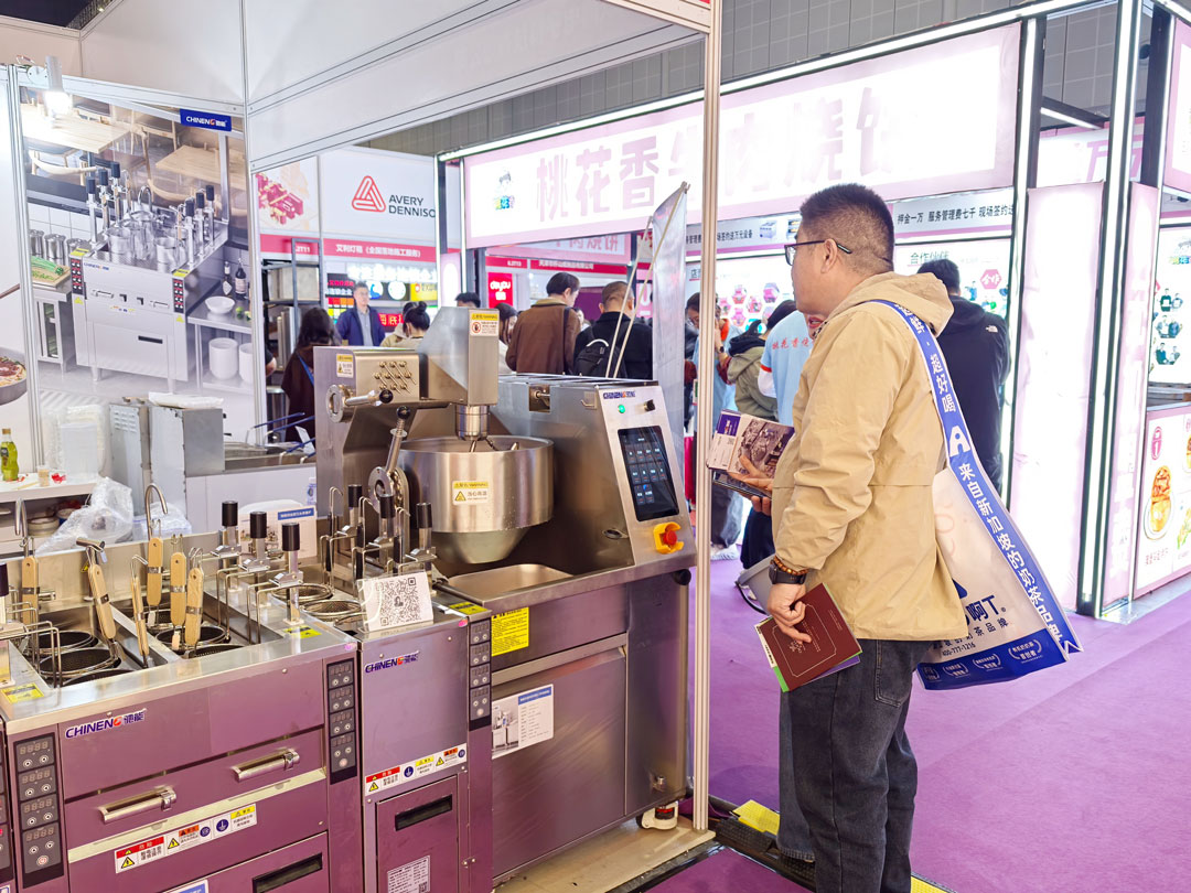 馳能八吉星廚房工程第三十三屆上海國(guó)際酒店及餐飲業(yè)博覽會(huì)現(xiàn)場(chǎng)